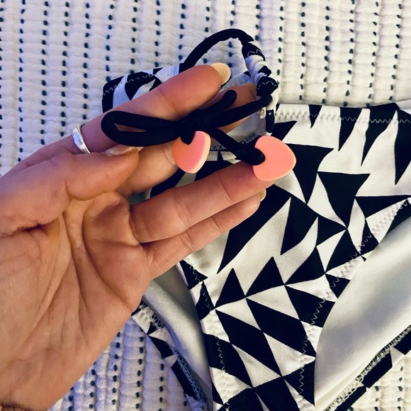 Seafolly youth size 10 black & white bikini like new!! - Picture 3 of 11